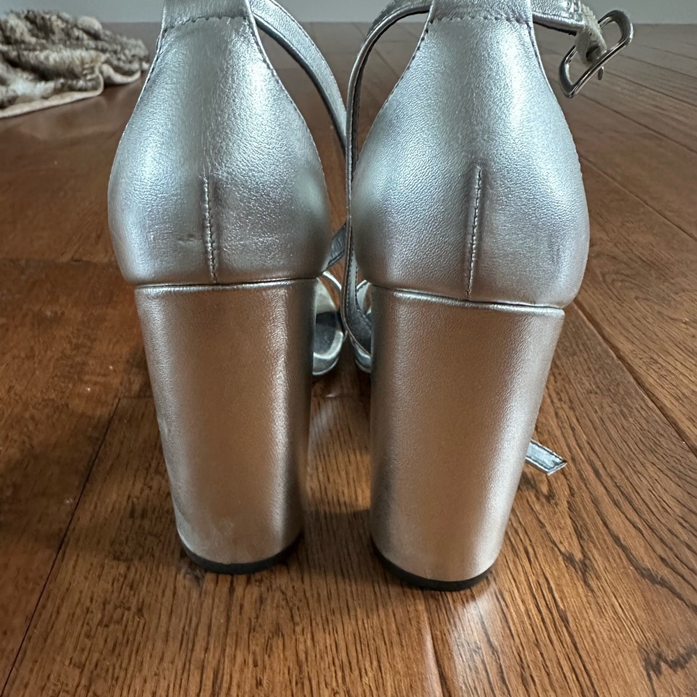 NWOT Steve maddens women’s open toed heels size 7.5 in silver - Picture 3 of 4